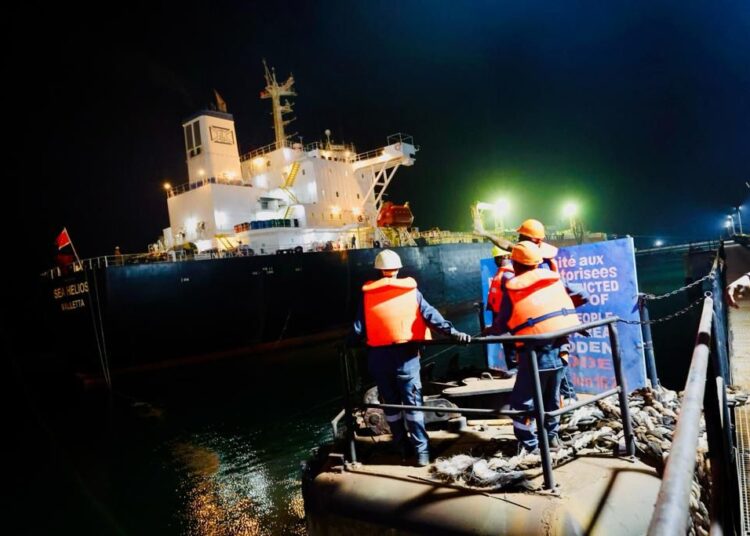 Accostage d&rsquo;un bateau de gasoil à Conakry: bientôt le bout du tunnel pour les Guinéens