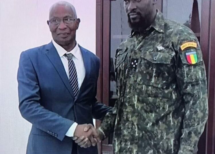 Primature: le Général Amara Camara installe Bah Oury dans ses fonctions de Premier ministre