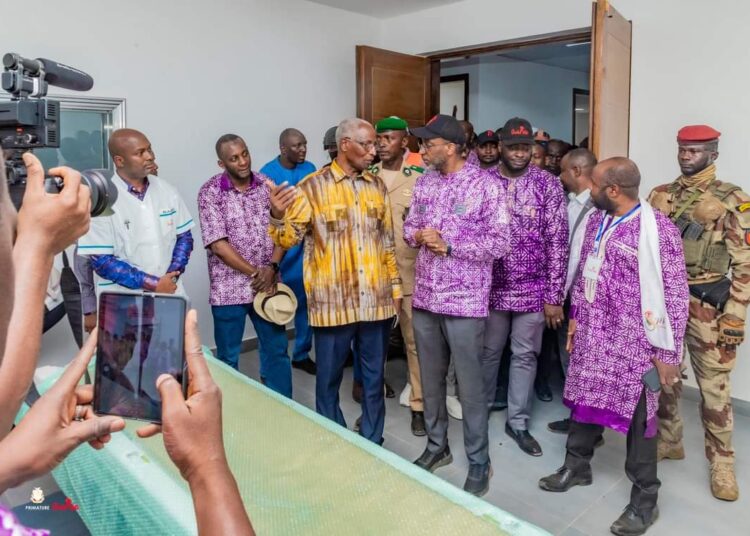 8 MARS 2024 À  KINDIA : LE 1ER MINISTRE SE RASSURE DE LA QUALITÉ DES INFRASTRUCTURES SANITAIRES