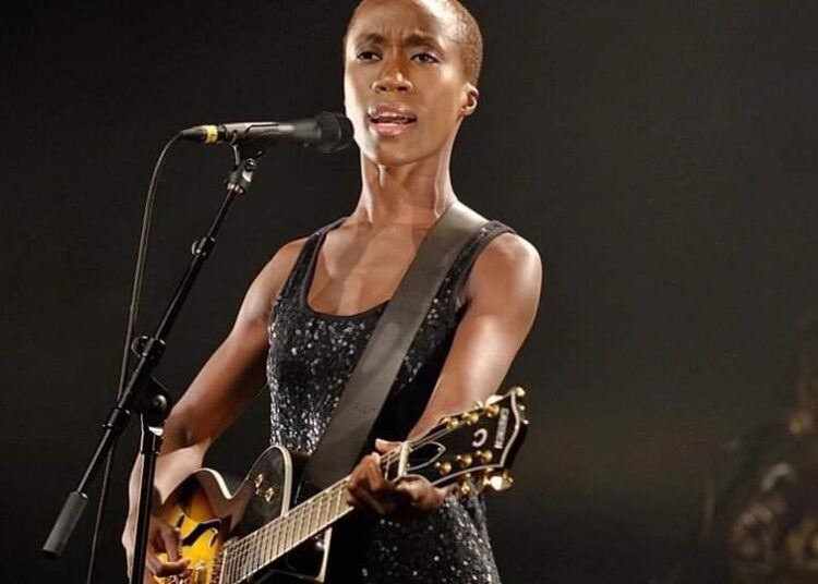 Mandat d’arrêt européen : La chanteuse malienne Rokia Traoré interpellée en Italie