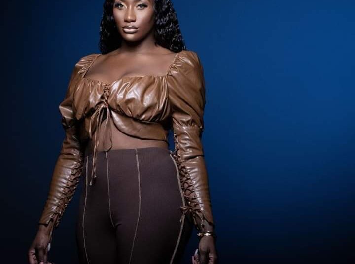 Aya Nakamura confirme sa séparation avec Vladimir Boudnikoff, après deux ans de relation.