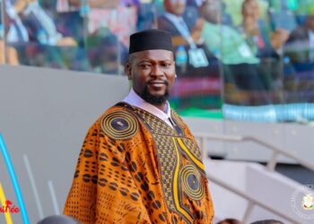 Conakry : de retour de Kigali, le président Mamadi Doumbouya triomphalement accueilli par les populations