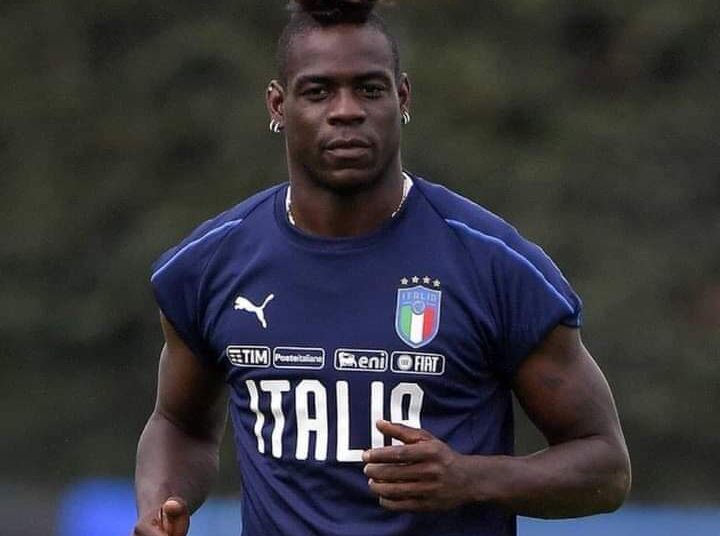 Balotelli a actuellement 34 ans et sa dernière apparition a eu lieu avec le club turc de Dna Demsper